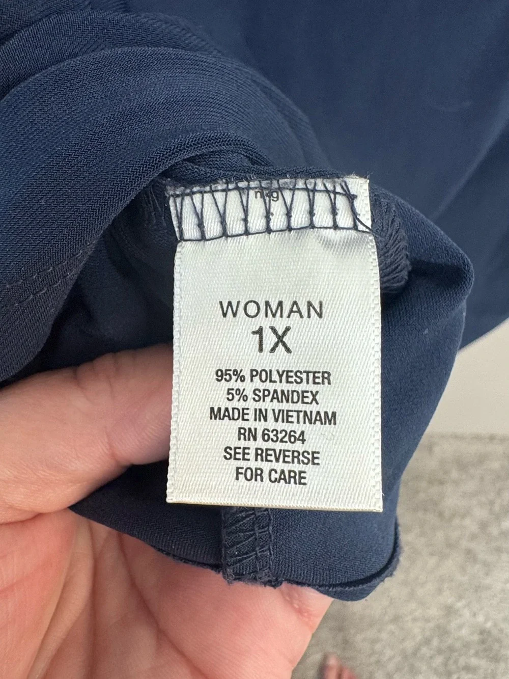 EUC Roz & Ali Navy V‑Neck Short Sleeve Women's Top